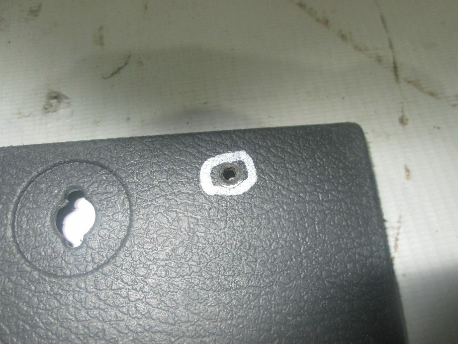 крышка блока предохранителей б/у \ нештатные отверстия - 2